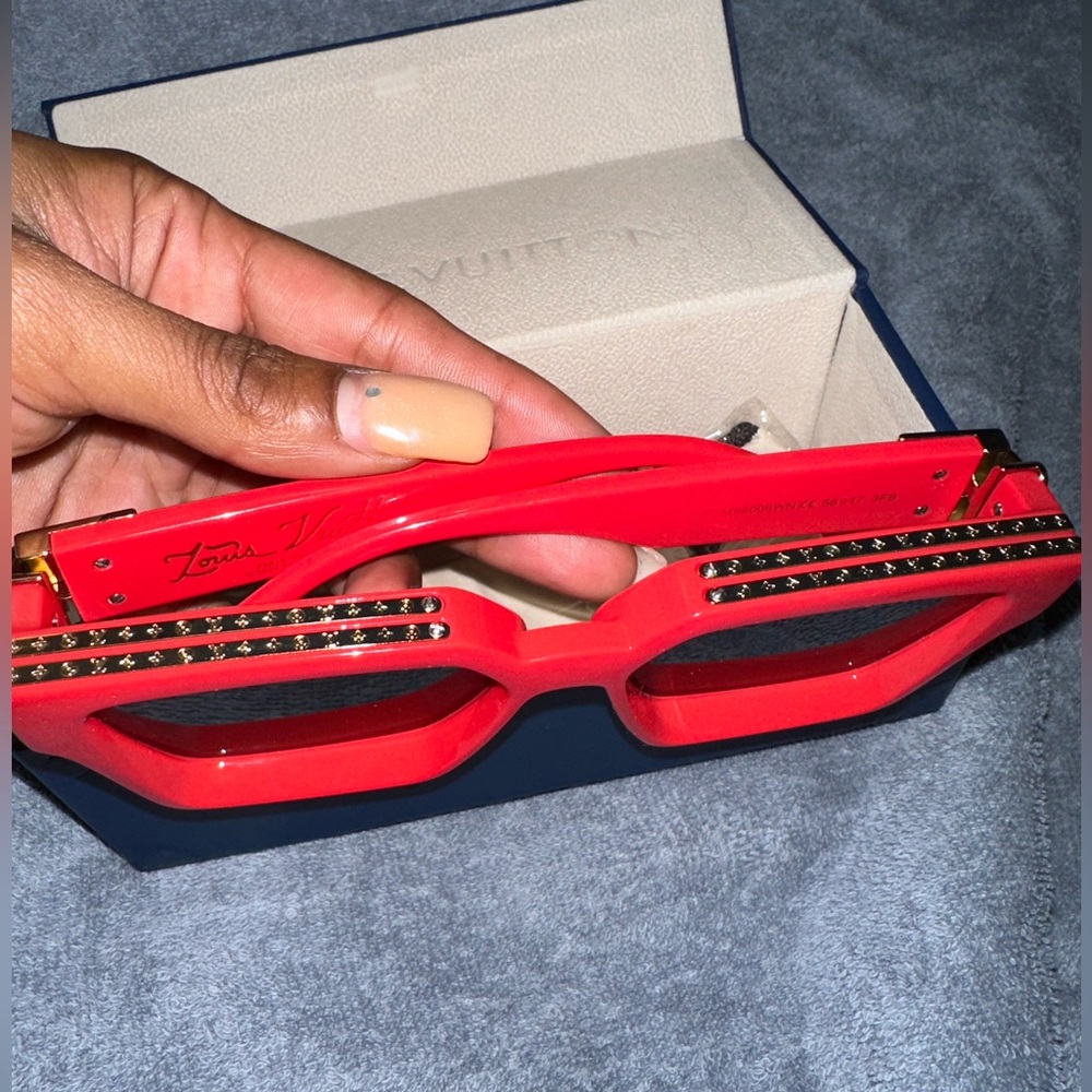 LOUIS VUITTON SHADES 😎🫣 - Picture 2 of 4